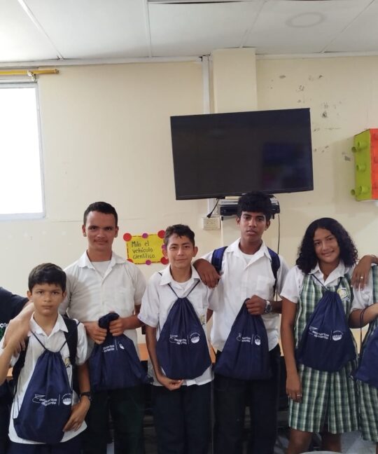 Comprometidos con la educación y el bienestar de nuestras comunidades